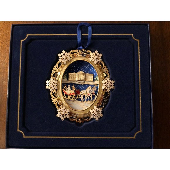 2004 WHITE HOUSE HISTORICAL ASSOC CHRISTMAS ORNAMENT A FIRST FAMILYS SLEIGH RIDE - Picture 3 of 5